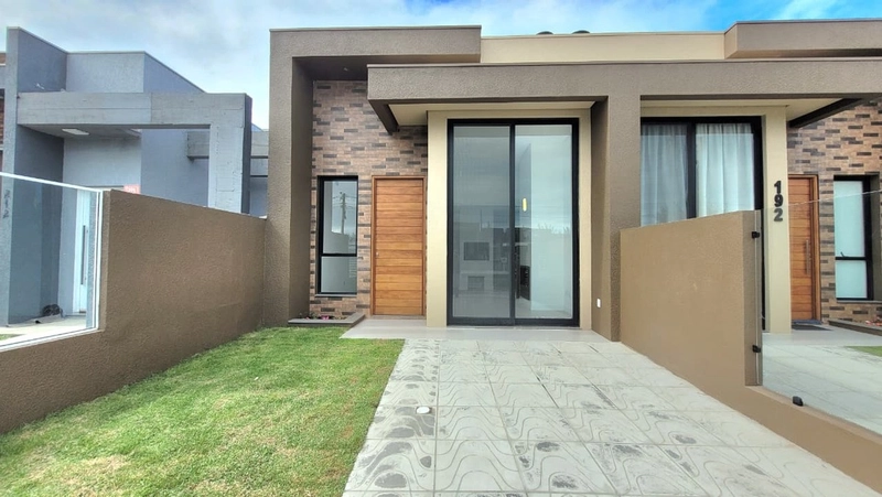 CASA ALTO PADRÃO 2 DORM (1 SUÍTE) - FRENTE AVENIDA - GUARANI