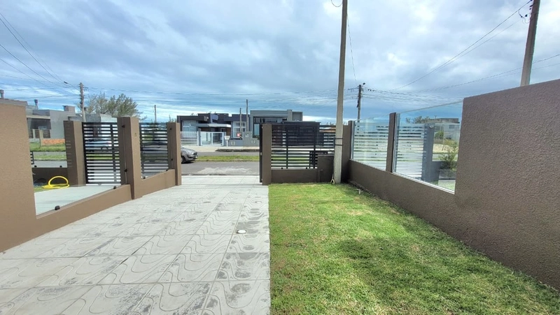 CASA ALTO PADRÃO 2 DORM (1 SUÍTE) - FRENTE AVENIDA - GUARANI: 2ª foto da galeria de imagens do imóvel