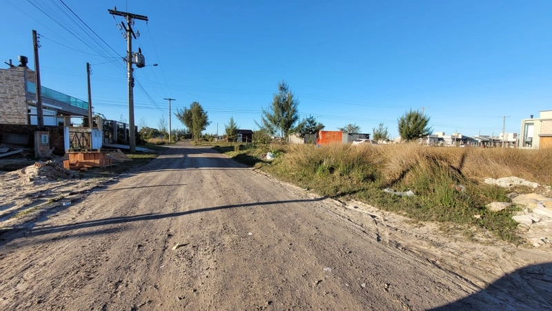 OFERTA PARA INVESTIDOR ! TERRENO 300M² - 300M DO MAR EM CAPÃO DA CANOA: 2ª foto da galeria de imagens do imóvel