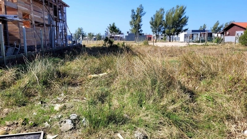 TERRENO P/ INVESTIDOR ! 300M² - PRÓXIMO AO MAR - EM CAPÃO DA CANOA: 1ª foto da galeria de imagens do imóvel