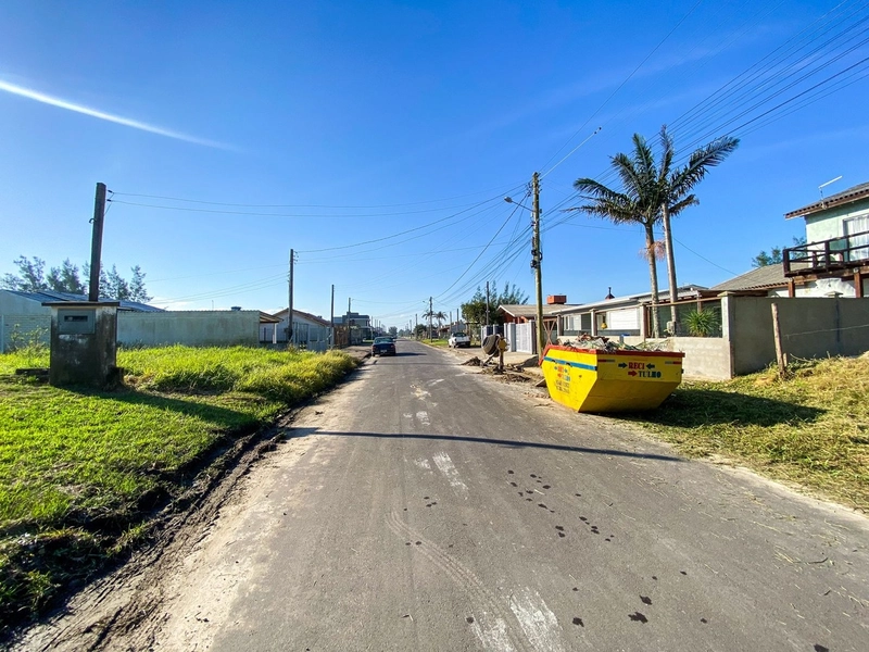 OPORTUNIDADE! TERRENO AMPLO 12x33 - 3 QUADRAS DO MAR - CAPÃO DA CANOA: 2ª foto da galeria de imagens do imóvel