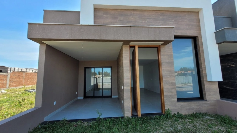 CASA 3 SUÍTES - 1 QUADRA DO MAR - GARAGEM COBERTA EM CAPÃO DA CANOA: 2ª foto da galeria de imagens do imóvel
