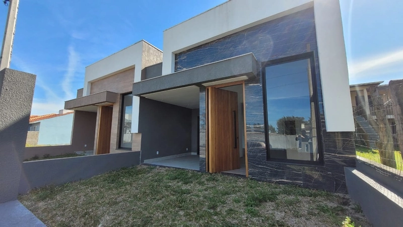 CASA 2 SUÍTES - 118M² PRIVATIVOS - 1 QUADRA DO MAR: 1ª foto da galeria de imagens do imóvel