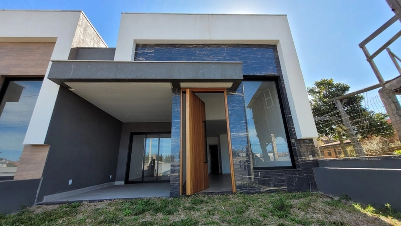 CASA 2 SUÍTES - 118M² PRIVATIVOS - 1 QUADRA DO MAR: 3ª foto da galeria de imagens do imóvel