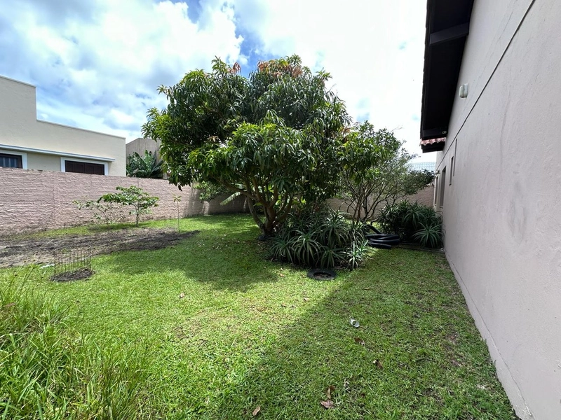 CASA ÓTIMO ESPAÇO COM 3 TERRENOS - 2 QUADRAS DO MAR: 27ª foto da galeria de imagens do imóvel
