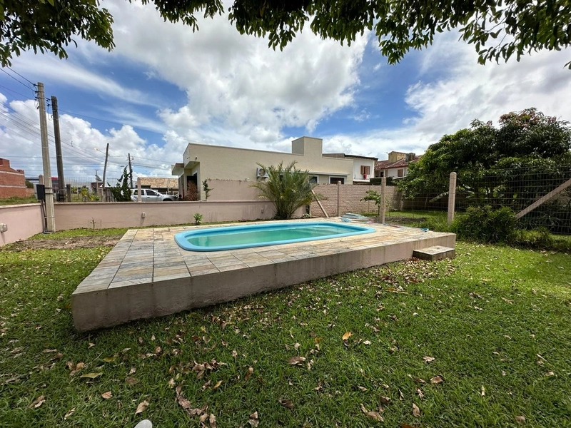 CASA ÓTIMO ESPAÇO COM 3 TERRENOS - 2 QUADRAS DO MAR: 4ª foto da galeria de imagens do imóvel