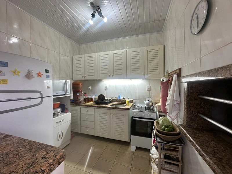 CASA ÓTIMO ESPAÇO COM 3 TERRENOS - 2 QUADRAS DO MAR: 8ª foto da galeria de imagens do imóvel