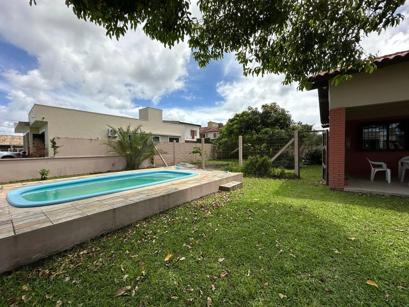 CASA ÓTIMO ESPAÇO COM 3 TERRENOS - 2 QUADRAS DO MAR: 3ª foto da galeria de imagens do imóvel