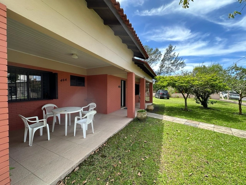CASA ÓTIMO ESPAÇO COM 3 TERRENOS - 2 QUADRAS DO MAR: 1ª foto da galeria de imagens do imóvel