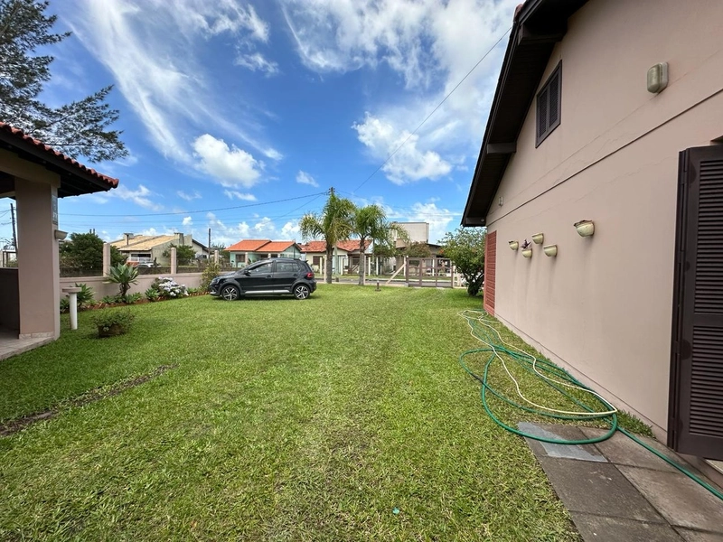 CASA ÓTIMO ESPAÇO COM 3 TERRENOS - 2 QUADRAS DO MAR: 24ª foto da galeria de imagens do imóvel