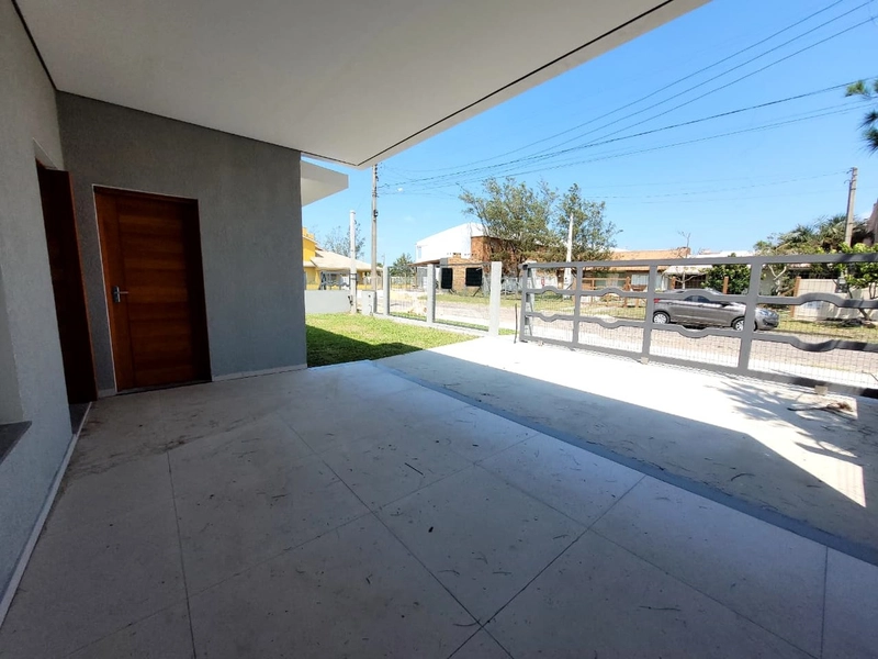CASA NA QUADRA DO MAR - TERRENO 15X27  - CAPÃO DA CANOA: 3ª foto da galeria de imagens do imóvel