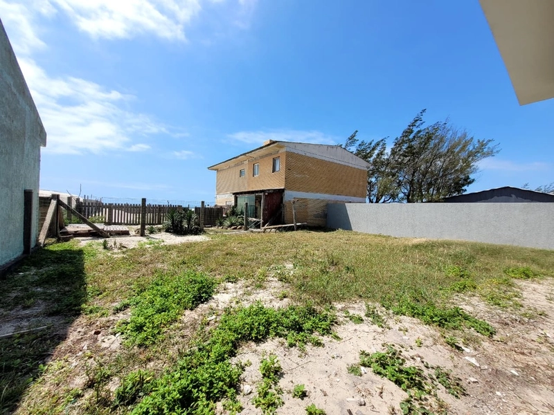 CASA NA QUADRA DO MAR - TERRENO 15X27  - CAPÃO DA CANOA: 11ª foto da galeria de imagens do imóvel