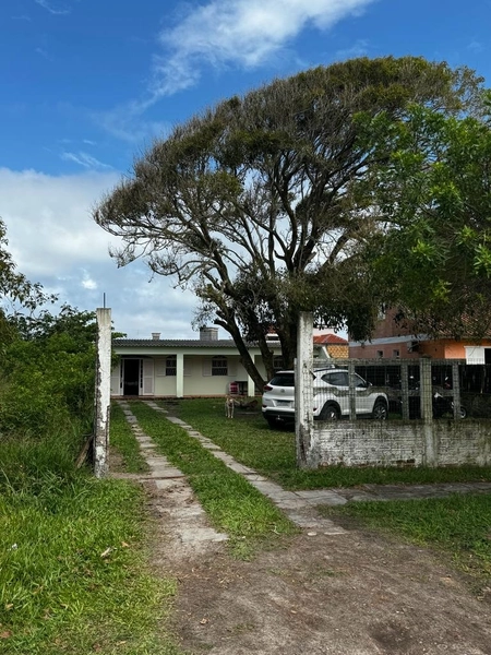 CASA 2 DORMITÓRIOS - TERRENO COM 360M² - 4 QUADRAS DO MAR: 4ª foto da galeria de imagens do imóvel