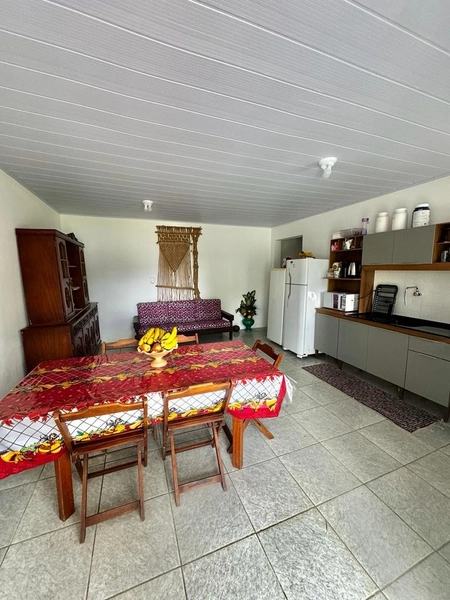 CASA 2 DORMITÓRIOS - TERRENO COM 360M² - 4 QUADRAS DO MAR: 5ª foto da galeria de imagens do imóvel