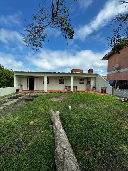CASA 2 DORMITÓRIOS - TERRENO COM 360M² - 4 QUADRAS DO MAR: 1ª foto da galeria de imagens do imóvel