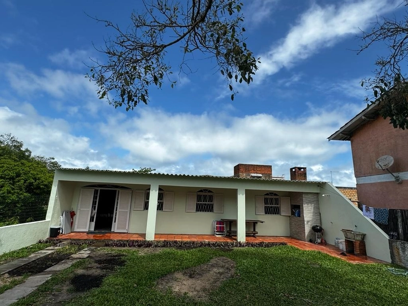CASA 2 DORMITÓRIOS - TERRENO COM 360M² - 4 QUADRAS DO MAR: 3ª foto da galeria de imagens do imóvel