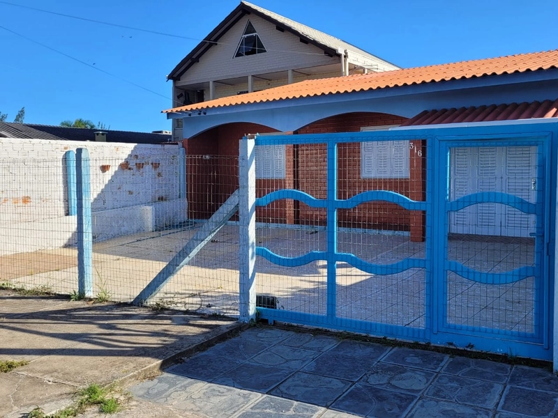 CASA 2 DORMITÓRIOS - 2 QUADRAS DO MAR - NO ARCO IRIS EM CAPÃO DA CANOA: 2ª foto da galeria de imagens do imóvel