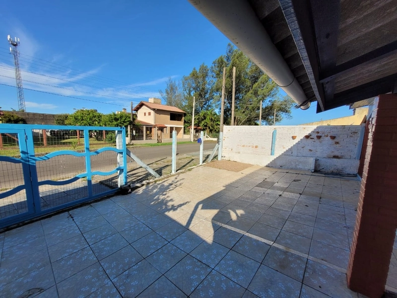 CASA 2 DORMITÓRIOS - 2 QUADRAS DO MAR - NO ARCO IRIS EM CAPÃO DA CANOA: 3ª foto da galeria de imagens do imóvel
