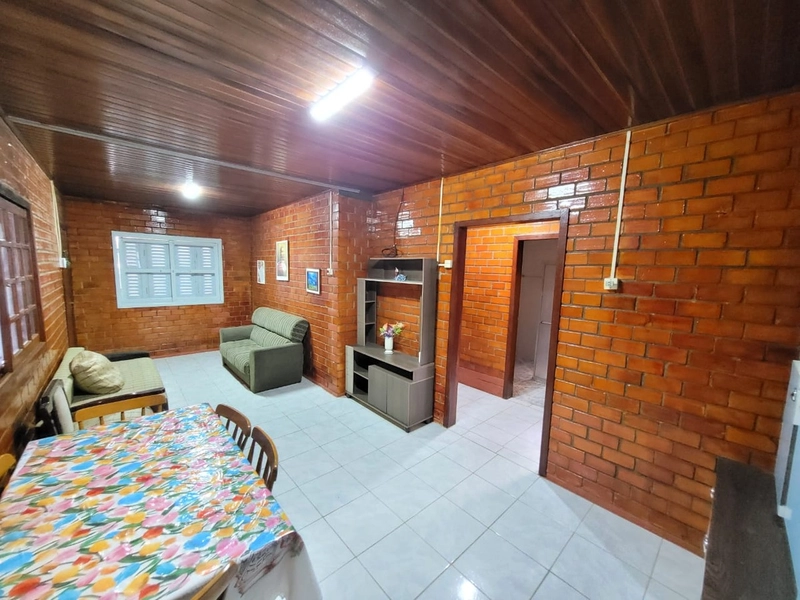 CASA 2 DORMITÓRIOS - 2 QUADRAS DO MAR - NO ARCO IRIS EM CAPÃO DA CANOA: 4ª foto da galeria de imagens do imóvel