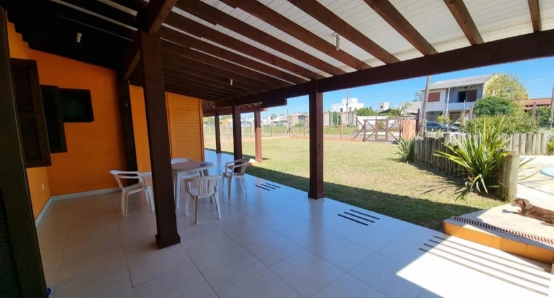 CASA 4 DORMITÓRIOS EM DOIS TERRENOS - PISCINA - 4 QUADRAS DO MAR: 28ª foto da galeria de imagens do imóvel