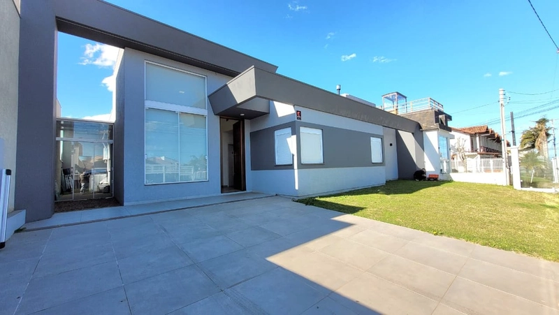 MEGA OFERTA! CASA 3 DORM (1 SUÍTE) - 200M DA BEIRA MAR - PISCINA - MOB