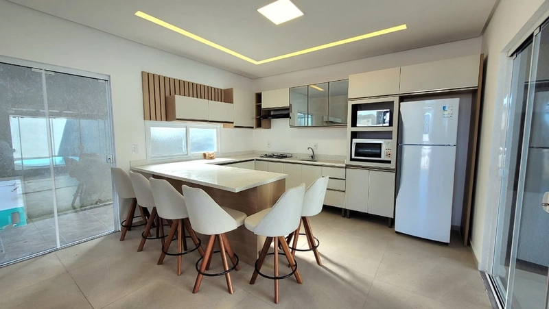 MEGA OFERTA! CASA 3 DORM (1 SUÍTE) - 200M DA BEIRA MAR - PISCINA - MOB: 8ª foto da galeria de imagens do imóvel