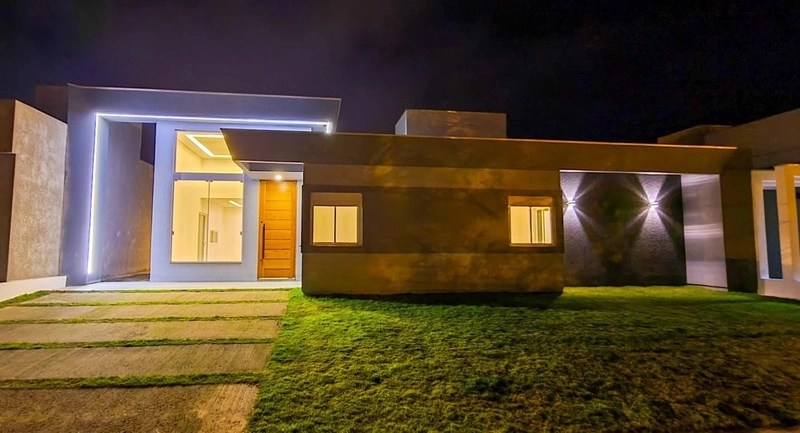 CASA 3 DORMITÓRIOS (1 SUÍTE) - 150M DA BEIRA MAR - PISCINA: 1ª foto da galeria de imagens do imóvel
