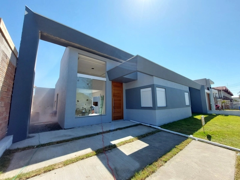 CASA 3 DORMITÓRIOS (1 SUÍTE) - 150M DA BEIRA MAR - PISCINA: 2ª foto da galeria de imagens do imóvel