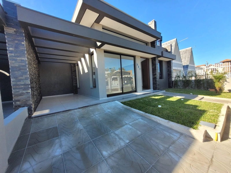 CASA ALTO PADRÃO 2 DORMITÓRIOS (1 SUÍTE) - TERRENO DIFERENCIADO