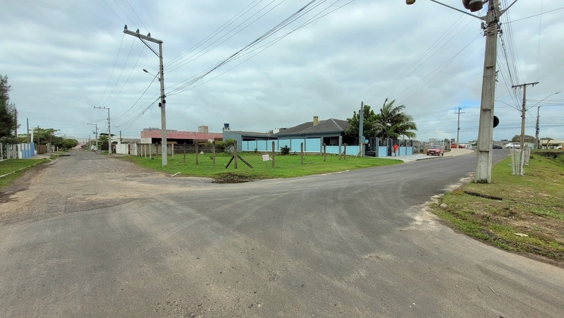TERRENO DE ESQUINA 450M² - FRENTE AVENIDA DO HOTEL ARAÇÁ: 2ª foto da galeria de imagens do imóvel