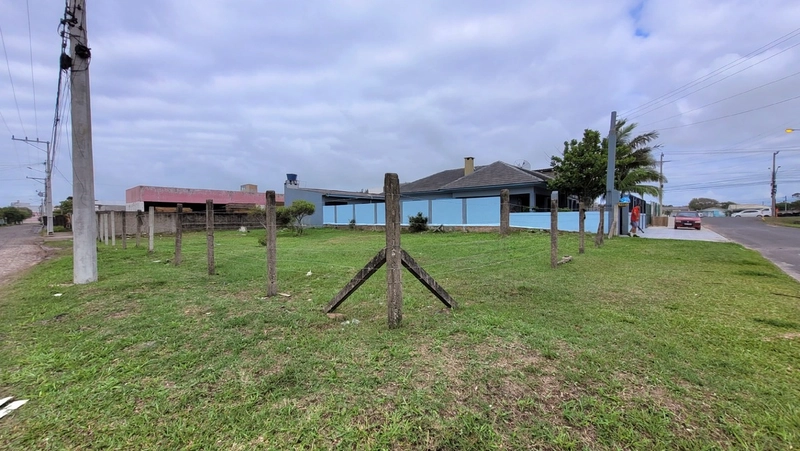 TERRENO DE ESQUINA 450M² - FRENTE AVENIDA DO HOTEL ARAÇÁ: 6ª foto da galeria de imagens do imóvel