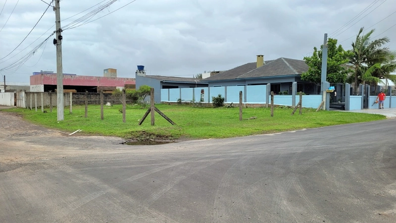 TERRENO DE ESQUINA 450M² - FRENTE AVENIDA DO HOTEL ARAÇÁ: 1ª foto da galeria de imagens do imóvel