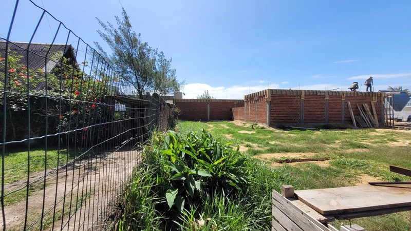 TERRENO 225M² - 2 QUADRAS DO MAR - ACEITA CARRO E PRAZO DIRETO!: 3ª foto da galeria de imagens do imóvel