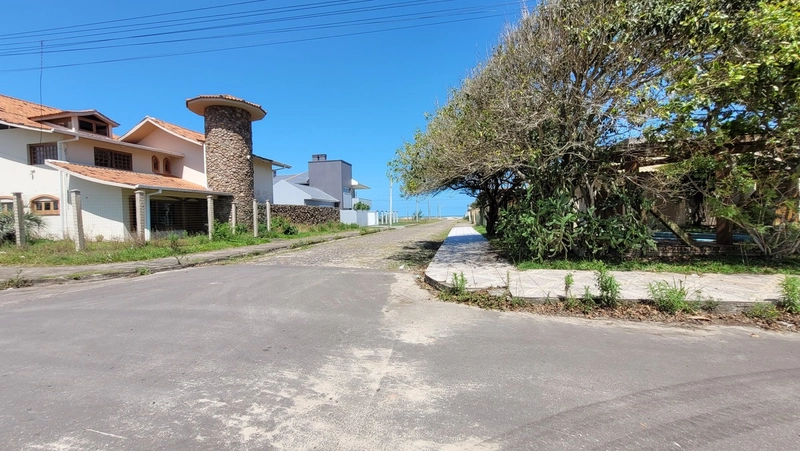TERRENO 225M² - 2 QUADRAS DO MAR - ACEITA CARRO E PRAZO DIRETO!: 7ª foto da galeria de imagens do imóvel