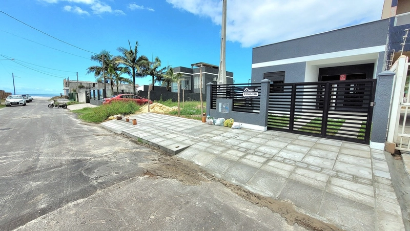 CASA 2 DORMITÓRIOS (1 SUÍTE) - 50M DA BEIRA MAR EM CAPÃO DA CANOA: 1ª foto da galeria de imagens do imóvel