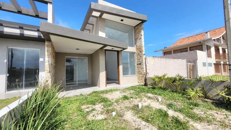 CASA 2 DORMITÓRIOS (1 SUÍTE) - TERRAÇO C/ VISTA PARA O MAR