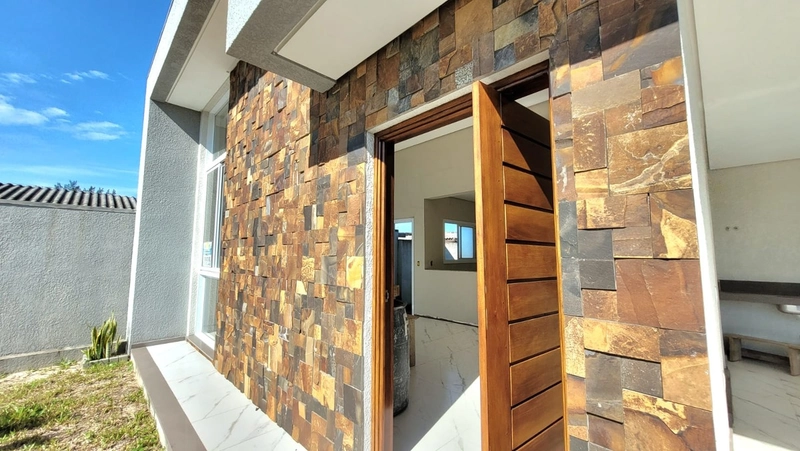 CASA 140M² COM 3 SUÍTES - 4 QUADRAS DO MAR: 3ª foto da galeria de imagens do imóvel