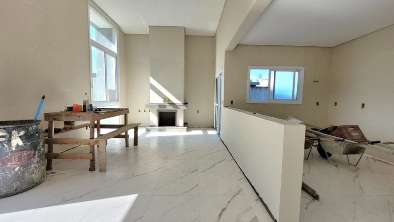 CASA 140M² COM 3 SUÍTES - 4 QUADRAS DO MAR: 5ª foto da galeria de imagens do imóvel