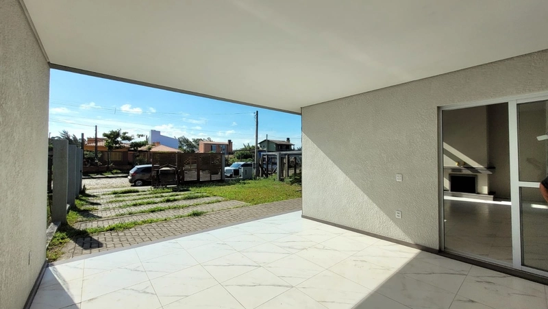 CASA 140M² COM 3 SUÍTES - 4 QUADRAS DO MAR: 4ª foto da galeria de imagens do imóvel
