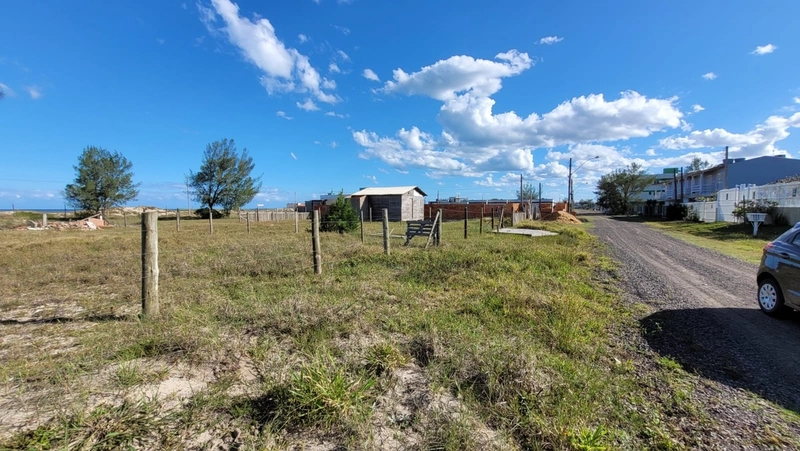 OFERTA! TERRENO P/ INVESTIDOR HÁ 1 QUADRA DO MAR: 3ª foto da galeria de imagens do imóvel