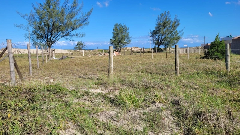 OFERTA! TERRENO P/ INVESTIDOR HÁ 1 QUADRA DO MAR: 1ª foto da galeria de imagens do imóvel