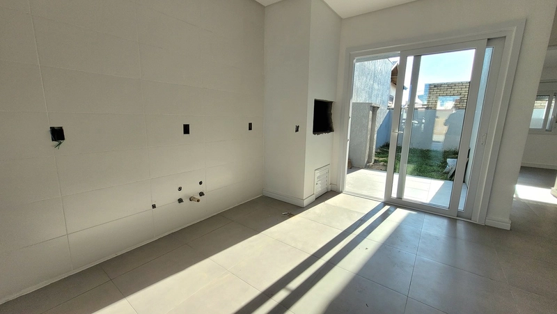 CASA 2 DORMITÓRIOS (1 SUÍTE) - 76M² PRIVATIVOS - 3 QUADRAS DO MAR: 6ª foto da galeria de imagens do imóvel