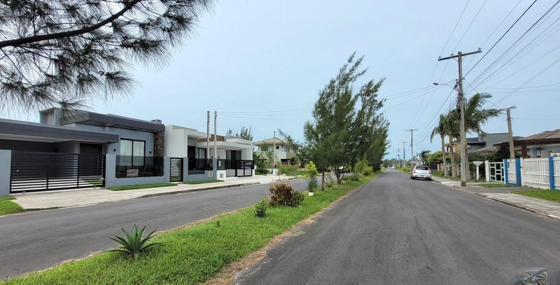 TERRENO 3 QUADRAS DO MAR - FRENTE AVENIDA - PRÓXIMO AOS RECURSOS: 2ª foto da galeria de imagens do imóvel