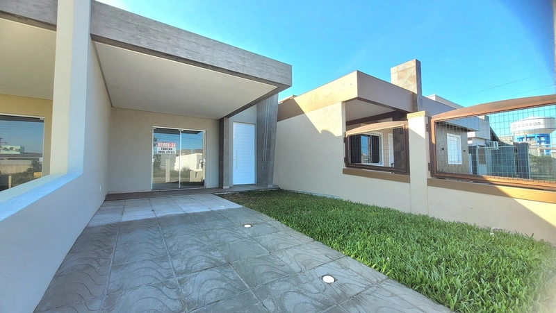 CASA 2 DORMITÓRIOS (1 SUÍTE) - GARAGEM COBERTA - FRENTE AVENIDA: 2ª foto da galeria de imagens do imóvel