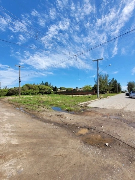 TERRENO AMPLO 360M² HÁ 1 QUADRA DO MAR: 2ª foto da galeria de imagens do imóvel