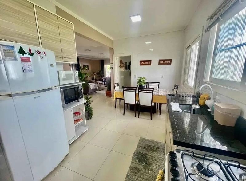 CASA 3 DORMITÓRIOS (1 SUÍTE) - 2 QUADRAS DO MAR - MOBILIADA: 7ª foto da galeria de imagens do imóvel