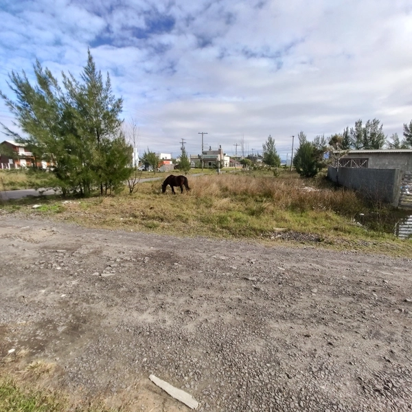 Terreno de esquina: poucos metros do Mar - Confira!: 3ª foto da galeria de imagens do imóvel
