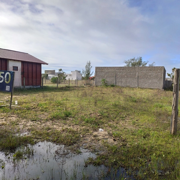 Terreno: poucos metros da praia - Confira!: 2ª foto da galeria de imagens do imóvel