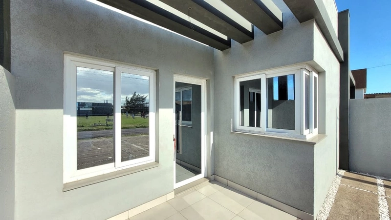 CASA 2 DORMITÓRIOS (1 SUÍTE) - 92m² PRIVATIVOS -  FRENTE ÁREA VERDE: 2ª foto da galeria de imagens do imóvel