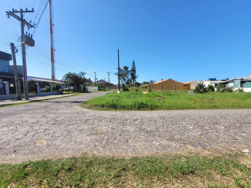 TERRENO DE ESQUINA COM 125M² | 3 QUADRAS DO MAR: 3ª foto da galeria de imagens do imóvel